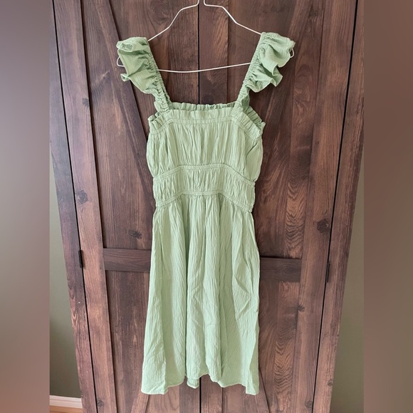 Green Ruffle Sleeve Dress - Picture 2 of 7
